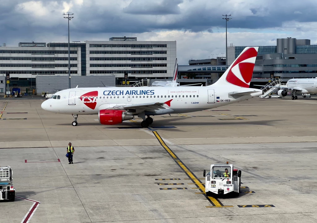 Samolot Czech Airlines na lotnisko w Paryżu - CSA zostały ostatecznie przejęte przez Smartwings