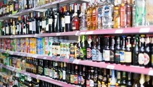 Sklepy omijają ograniczenia sprzedaży alkoholu