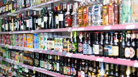 Andrzej Domański przekazał, że projekt podwyżki akcyzy na alkohol jest aktualny.