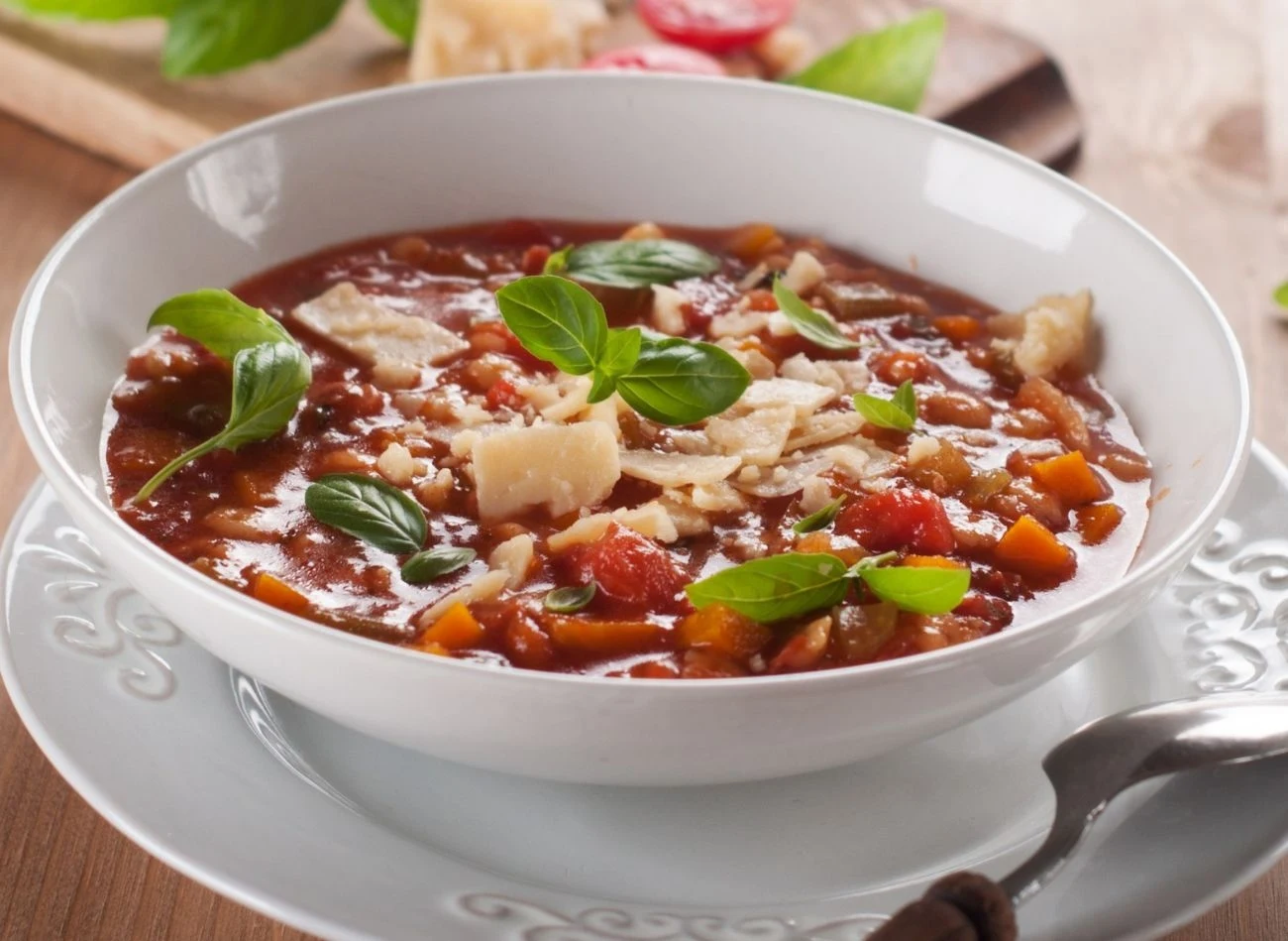 Sardyńska zupa długowieczności jest pełna zdrowych warzyw. Sardyńska zupa długowieczności jest pełna zdrowych warzyw.