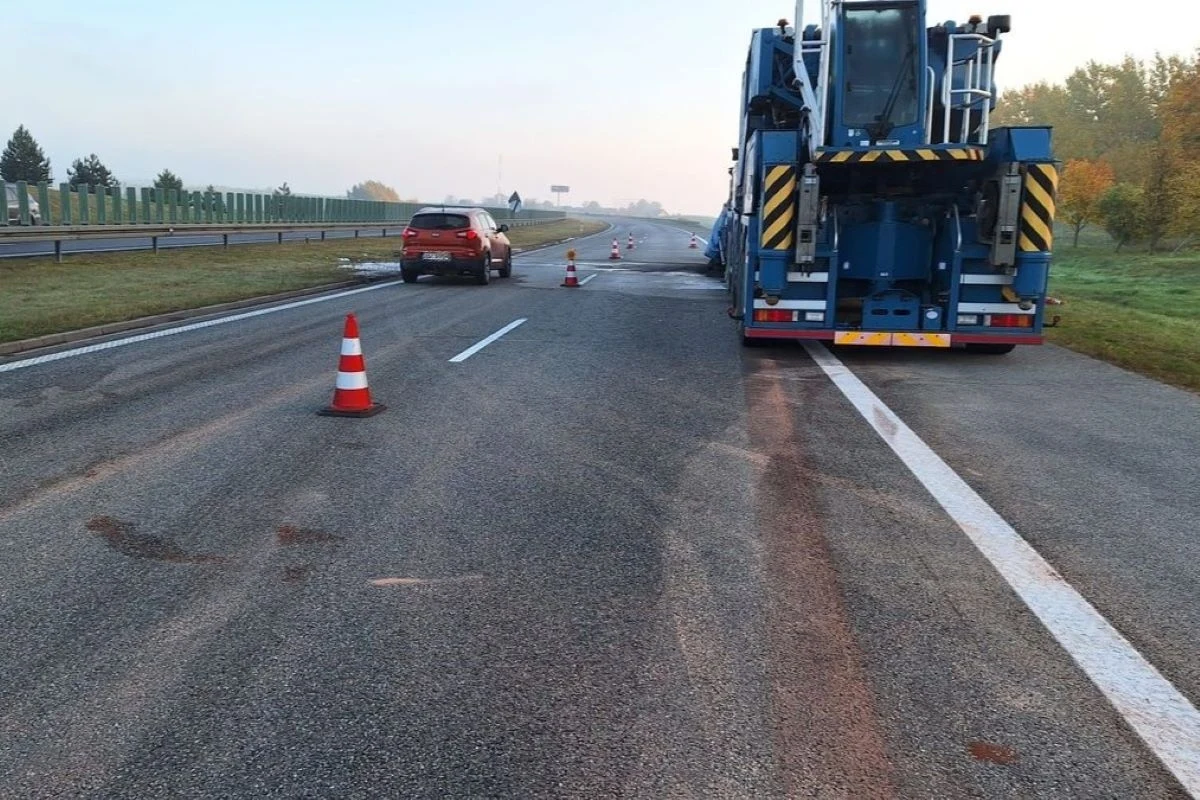 Po sześciu godzinach od zgłoszenia trasa w kierunku Gdańska znowu była przejezdna. Ale tylko lewym pasem. Po sześciu godzinach od zgłoszenia trasa w kierunku Gdańska znowu była przejezdna. Ale tylko lewym pasem.