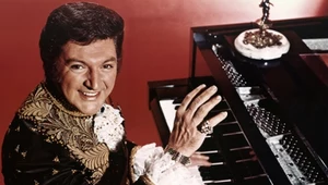 Ikona kiczu i muzyczny geniusz. Dziesięć tajemnic słynnego Liberace 