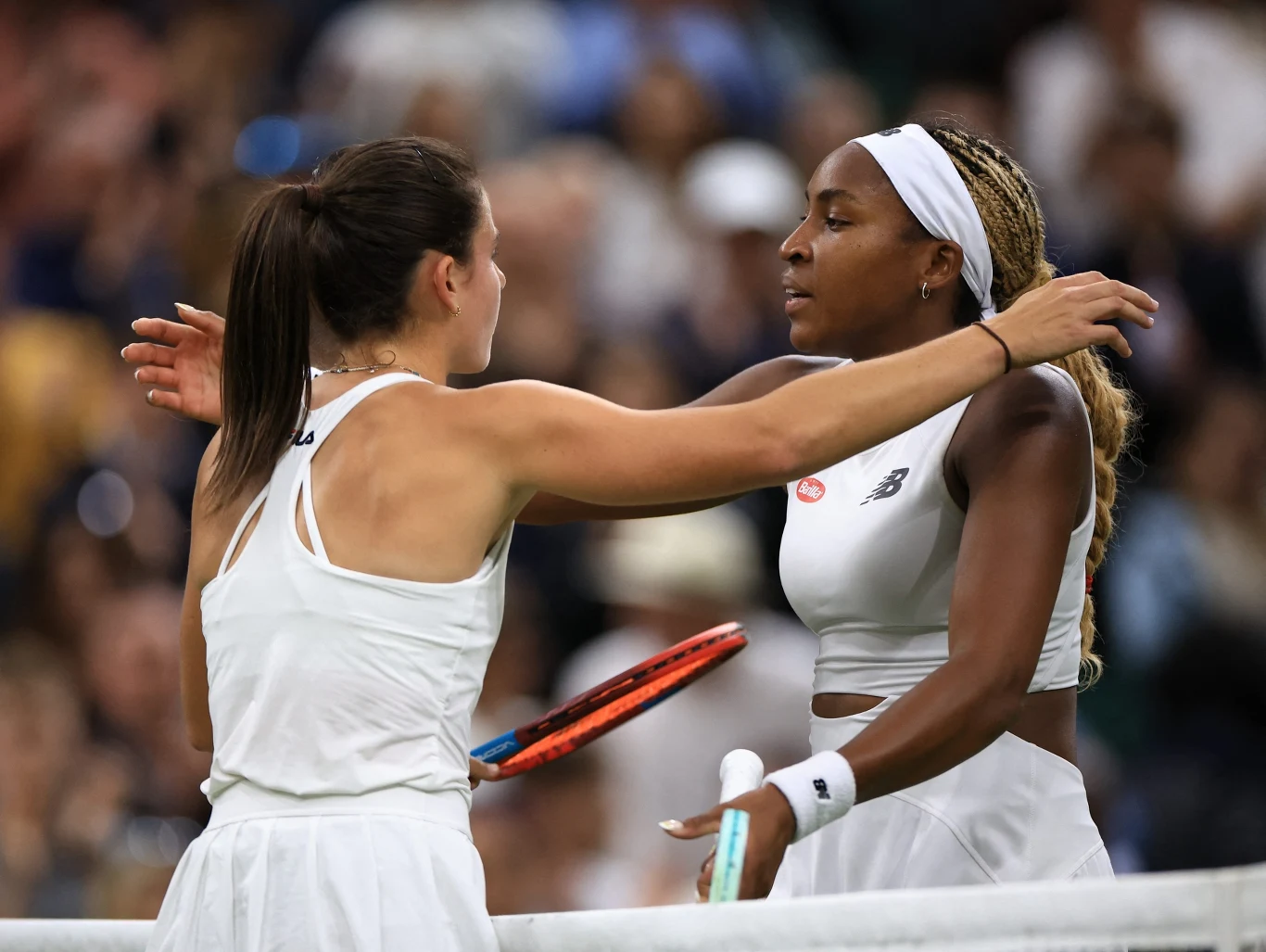 Emma Navarro (z lewej) nie poleci do Arabii Saudyjskiej, a miała być pierwszą rezerwową w WTA Finals Emma Navarro (z lewej) nie poleci do Arabii Saudyjskiej, a miała być pierwszą rezerwową w WTA Finals