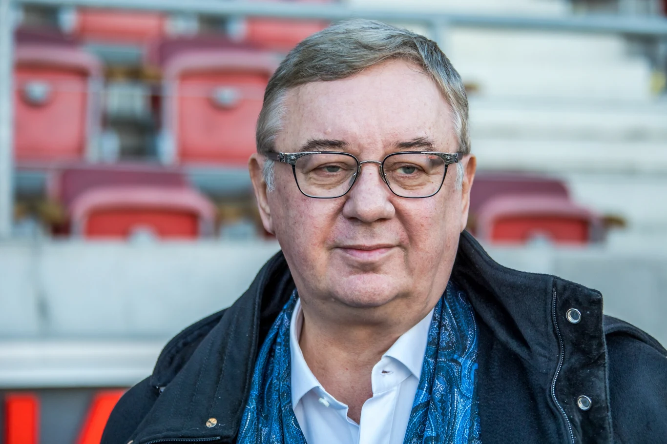 Janusz Filipiak (1952-2023), zmarły 17 grudnia - były prezes klubu piłkarskiego Cracovia, przedsiębiorca, naukowiec i informatyk. Założyciel koncernu informatycznego Comarch Janusz Filipiak (1952-2023), zmarły 17 grudnia - były prezes klubu piłkarskiego Cracovia, przedsiębiorca, naukowiec i informatyk. Założyciel koncernu informatycznego Comarch