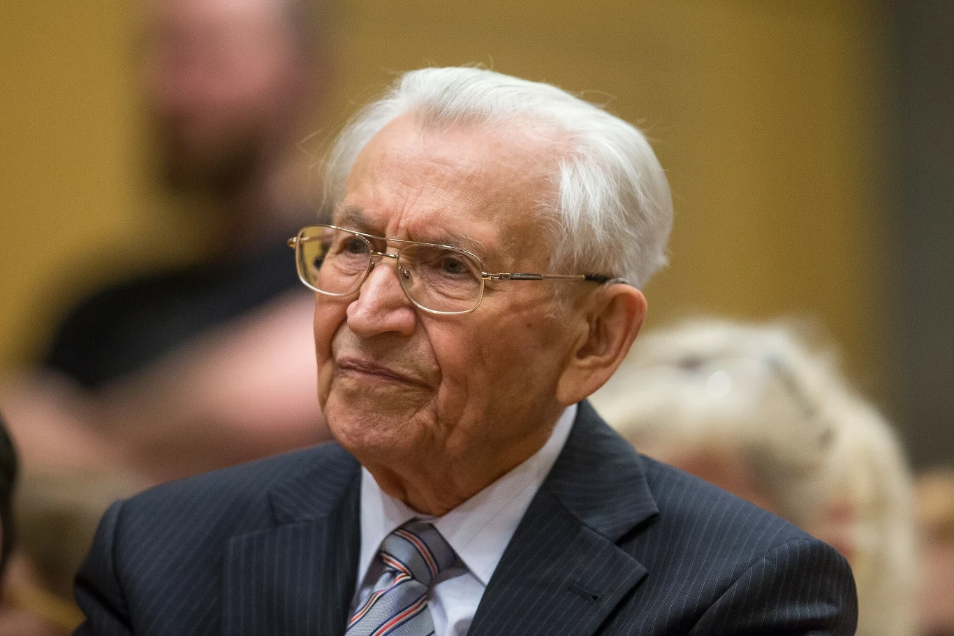 Leszek Moczulski (1930-2024), zmarły 10 października - dziennikarz, publicysta, poseł I oraz II kadencji Sejmu RP, historyk i geopolityk. Działacz opozycji antykomunistycznej. Współzałożyciel Ruchu Obrony Praw Człowieka i Obywatela. Lider i założyciel Konfederacji Polski Niepodległej (KPN). Kandydat na urząd prezydenta RP w wyborach w 1990 roku Leszek Moczulski (1930-2024), zmarły 10 października - dziennikarz, publicysta, poseł I oraz II kadencji Sejmu RP, historyk i geopolityk. Działacz opozycji antykomunistycznej. Współzałożyciel Ruchu Obrony Praw Człowieka i Obywatela. Lider i założyciel Konfederacji Polski Niepodległej (KPN). Kandydat na urząd prezydenta RP w wyborach w 1990 roku