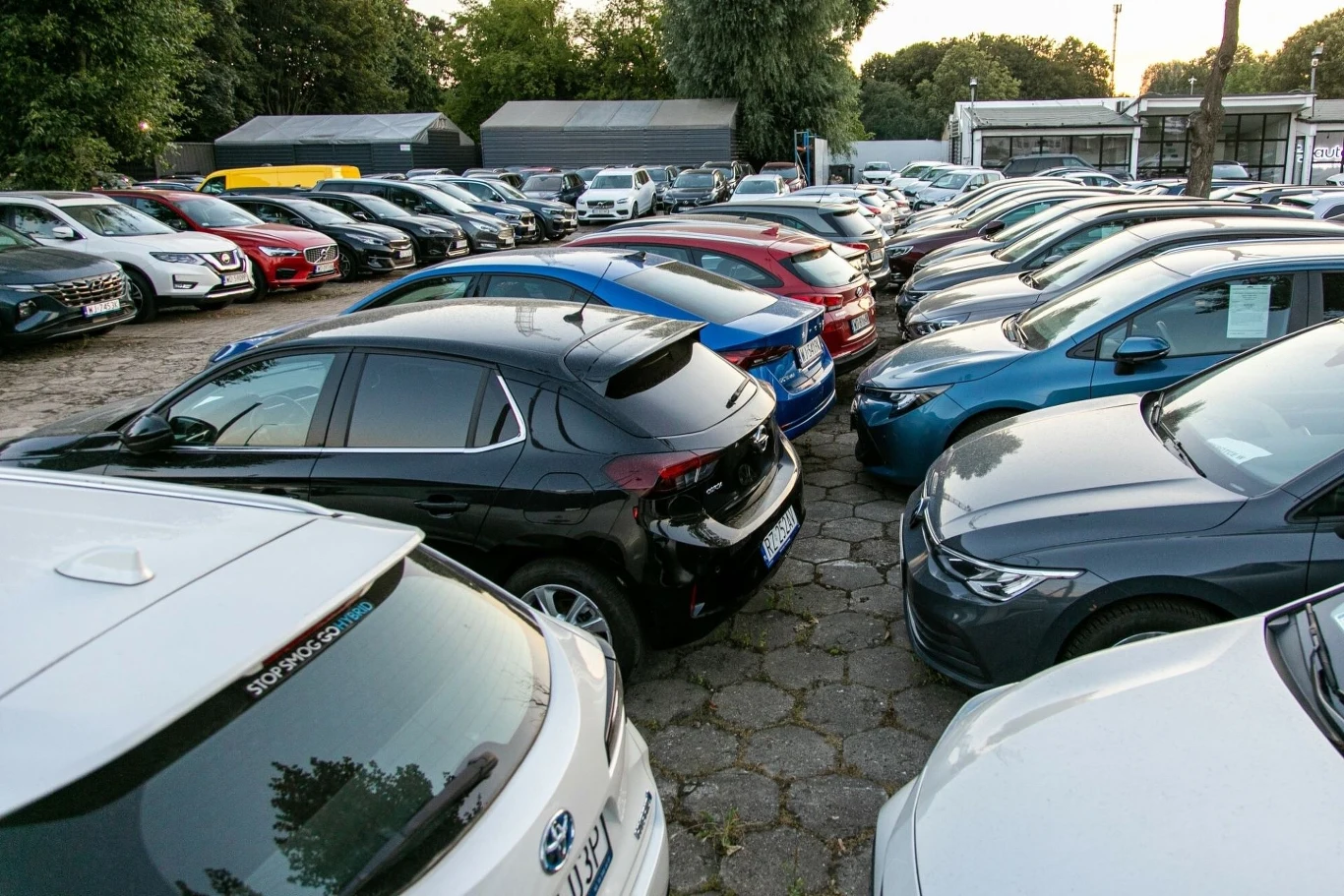 Uwaga przy zakupie sprowadzonych samochodów. Kwitnie nowy rodzaj oszustwa - chodzi o płatność podatku VAT Uwaga przy zakupie sprowadzonych samochodów. Kwitnie nowy rodzaj oszustwa - chodzi o płatność podatku VAT