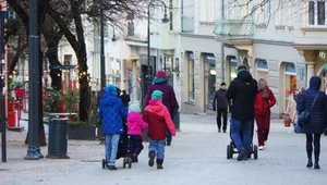O przynależności do klasy średniej nie decydują tylko zarobki.