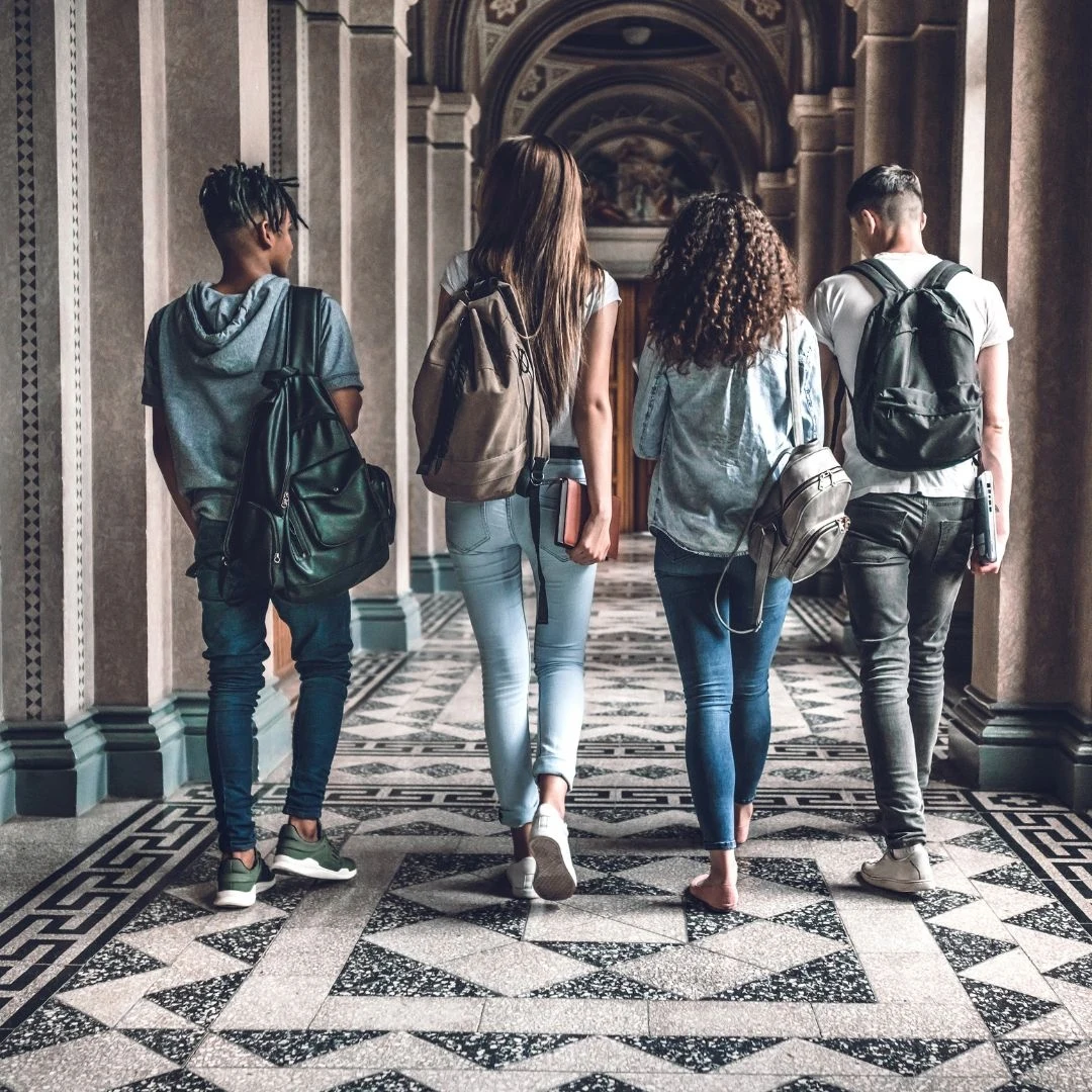 Wiele osób z góry przekreśla opcję studiowania za granicą ze względu na koszt