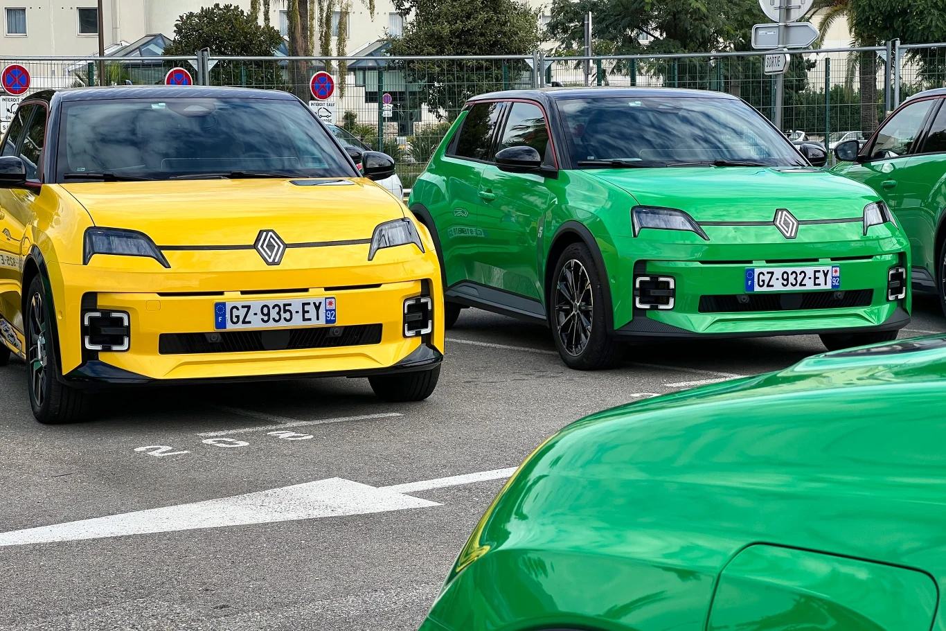 Żywe kolory podkreślają urodę tego miejskiego autka Żywe kolory podkreślają urodę tego miejskiego autka
