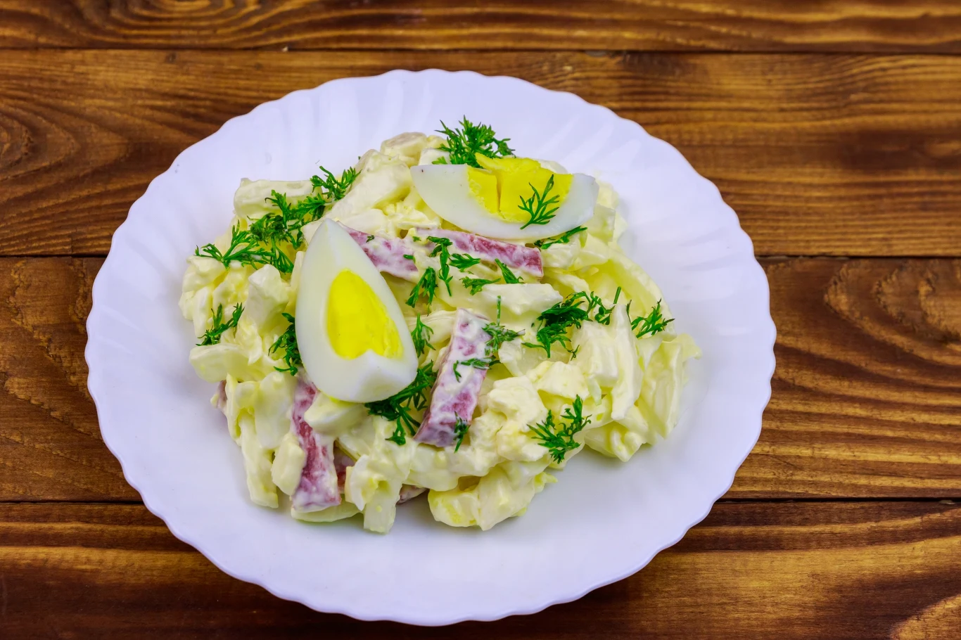 Sałatka ziemniaczana to propozycja zdrowego dania dla seniorów. Sałatka ziemniaczana to propozycja zdrowego dania dla seniorów.