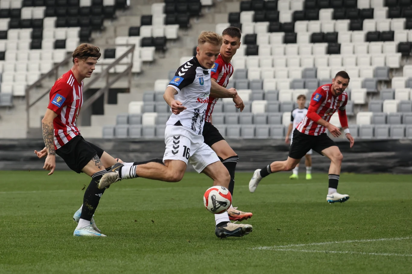 Sandecja Nowy Sącz sprawiła sensację w Pucharze Polski Sandecja Nowy Sącz sprawiła sensację w Pucharze Polski