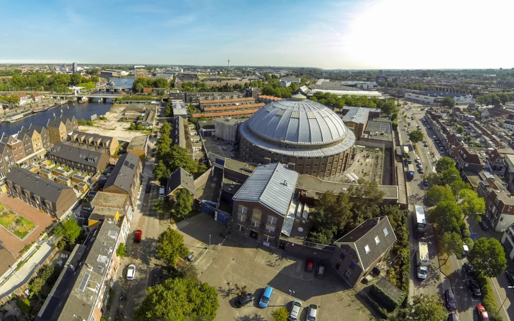 Widok na dawne więzienie w Haarlem. Teraz to jedno z chętniej odwiedzanych miejsc w mieście