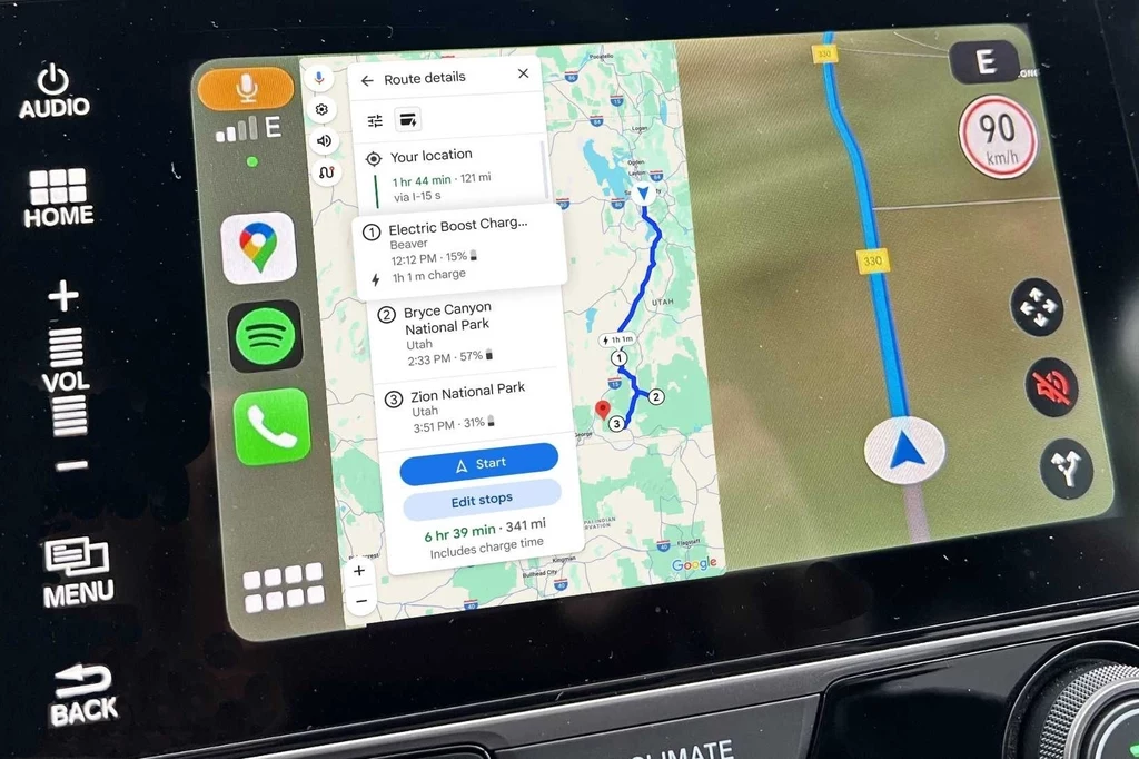 Mapy Google w Android Auto otrzymują ważne zmiany. Skorzystają z nich właściciele elektryków. Ale tylko jednej marki.