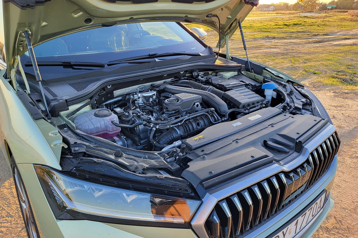 Po raz pierwszy w wersji 1.5 TSI zastosowano układ łagodnej hybrydy. Efekt to zaskakująco niskie zużycie paliwa i zasięg na baku wynoszący ponad 1000 km.
