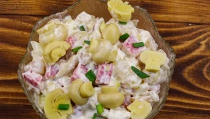 Zrób sałatkę Muchomorek. Goście będą zachwyceni