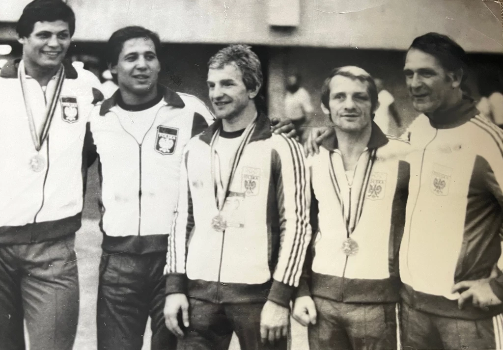 Trener Janusz Tracewski (z prawej) ze swoimi wyśmienitymi podopiecznymi w reprezentacji Polski
