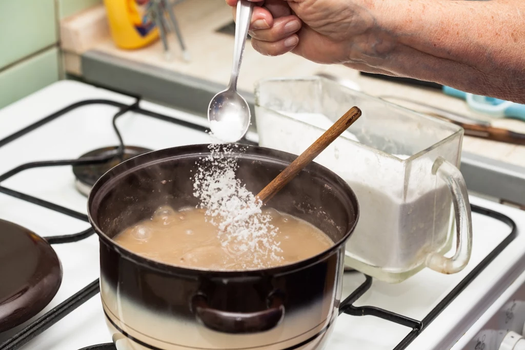 Mężczyzna przetestował na sobie eksperymentalną dietę po tym, co przeczytał w ChatGPT. Wylądował w szpitalu z bromizmem i psychozą