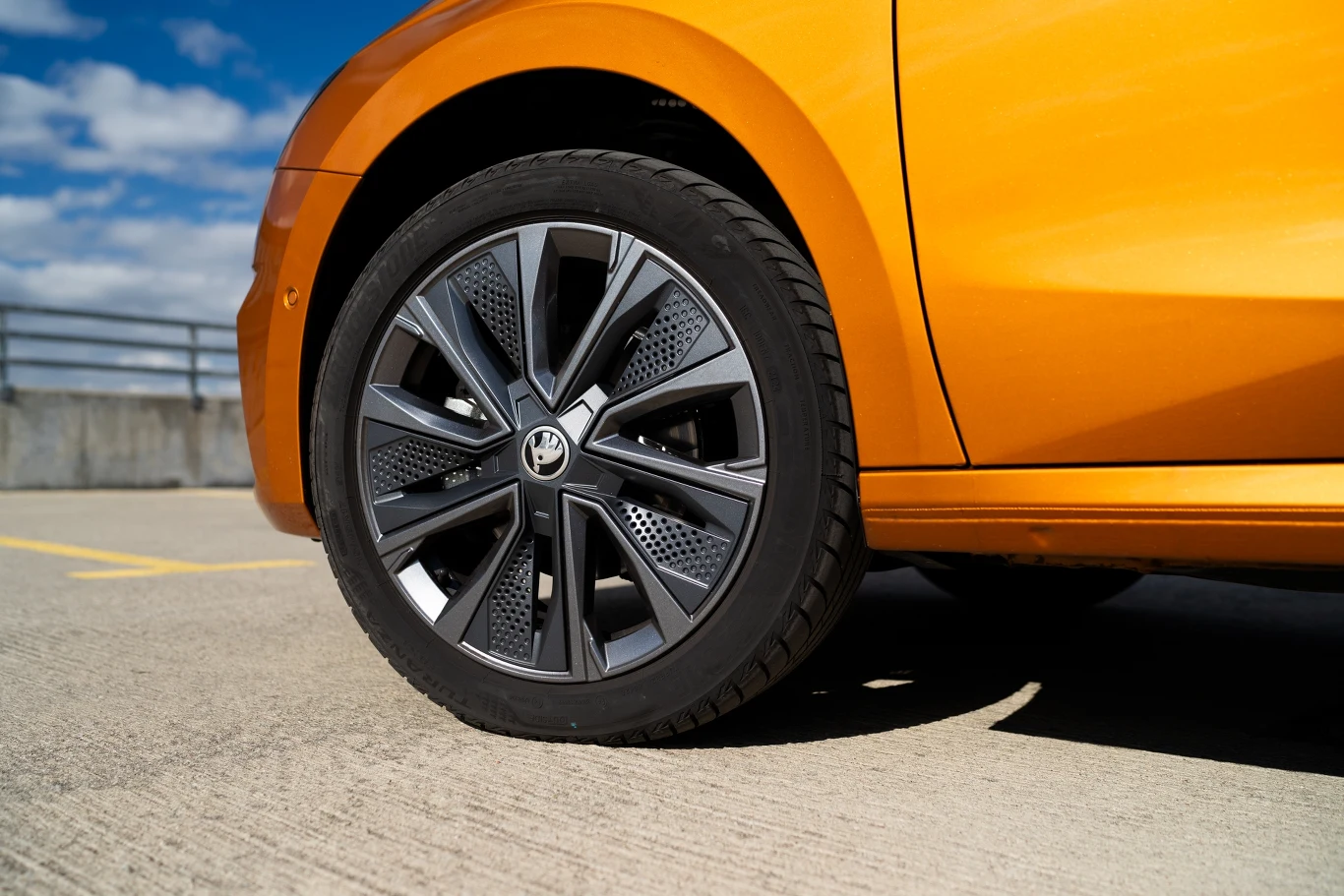 17-calowe, opcjonalne koła