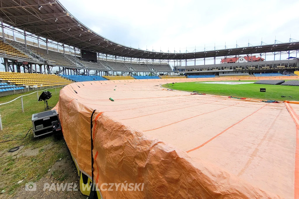 Plandeka na torze Stali Gorzów.