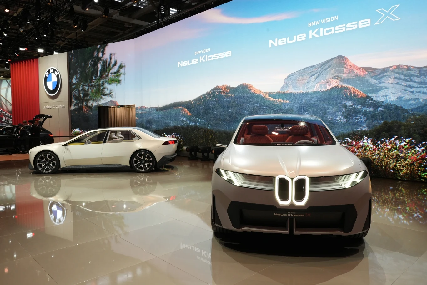 Dwa prototypy BMW Neue Klasse nie są nowością, ale to nadal najnowsza wizja tego, jak wyglądać będą kolejne modele niemieckiego producenta Dwa prototypy BMW Neue Klasse nie są nowością, ale to nadal najnowsza wizja tego, jak wyglądać będą kolejne modele niemieckiego producenta