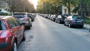 Czy lepiej parkować auto na kołach skręconych czy prostych?