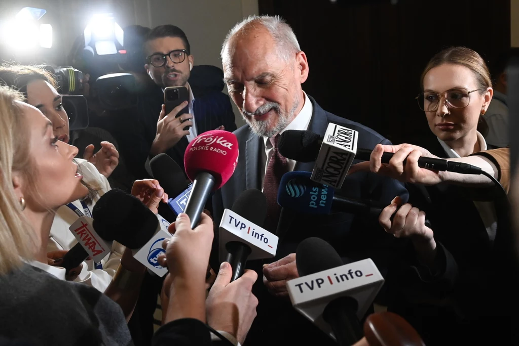 Antoni Macierewicz może stracić prawo jazdy. Jak tłumaczył swoją jazdę?