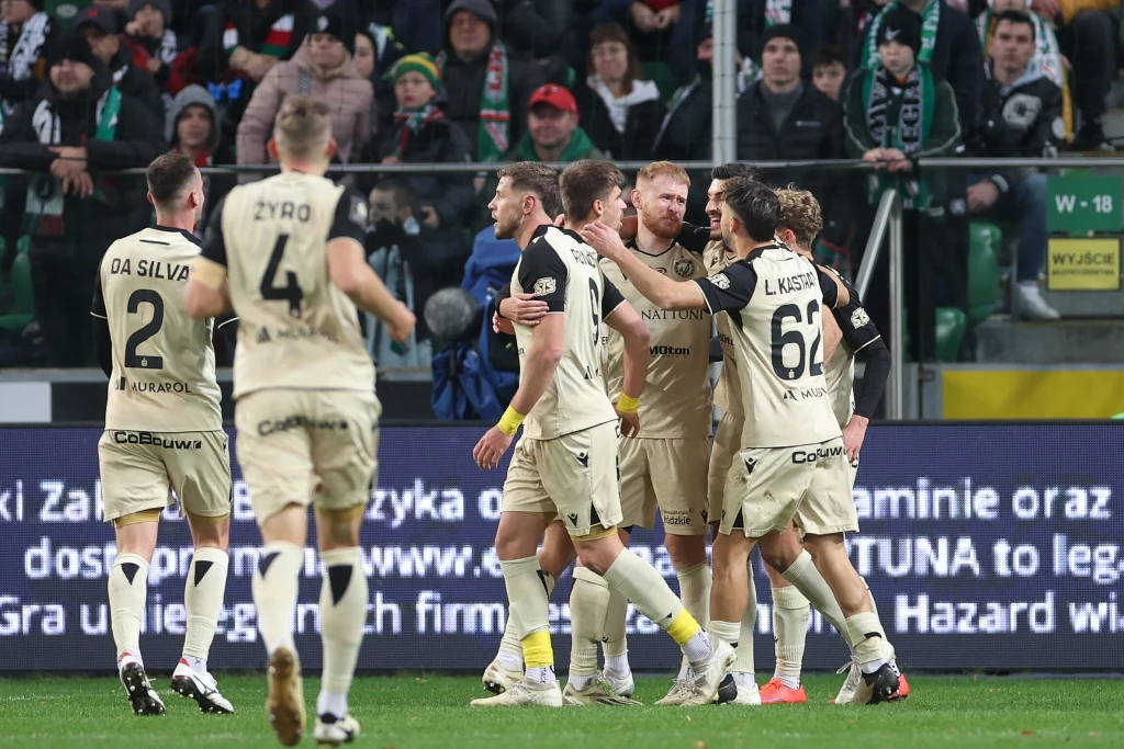 Widzew świętuje gola Sebastiana Kerka