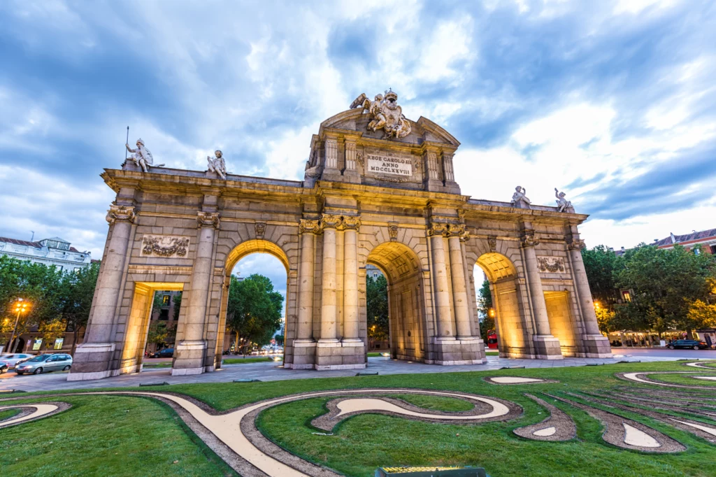 Puerta de Alcalá w Madrycie