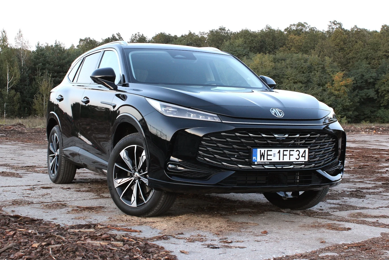 Nowe MG HS w topowej wersji kosztuje nieco ponad 130 tys. zł. Niewiele mniej wydać trzeba na hybrydową Dacię Duster Nowe MG HS w topowej wersji kosztuje nieco ponad 130 tys. zł. Niewiele mniej wydać trzeba na hybrydową Dacię Duster