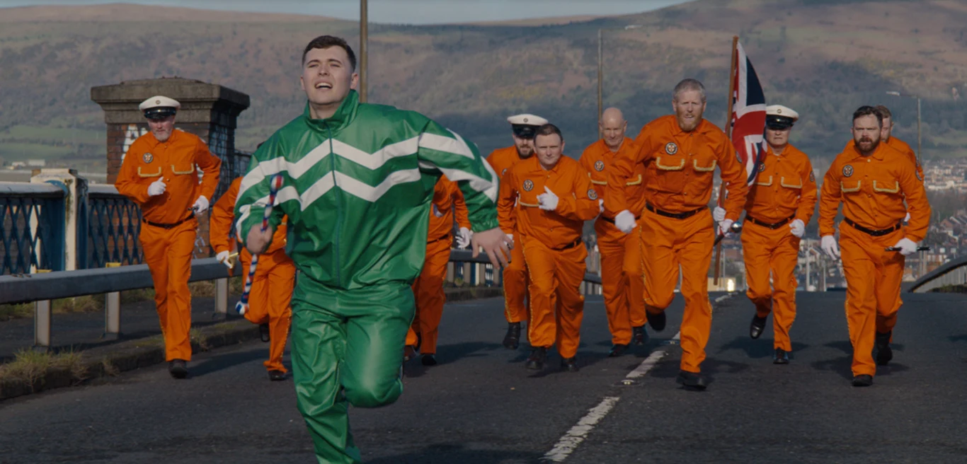 Kadr z filmu "Kneecap. Hip-hopowa rewolucja"