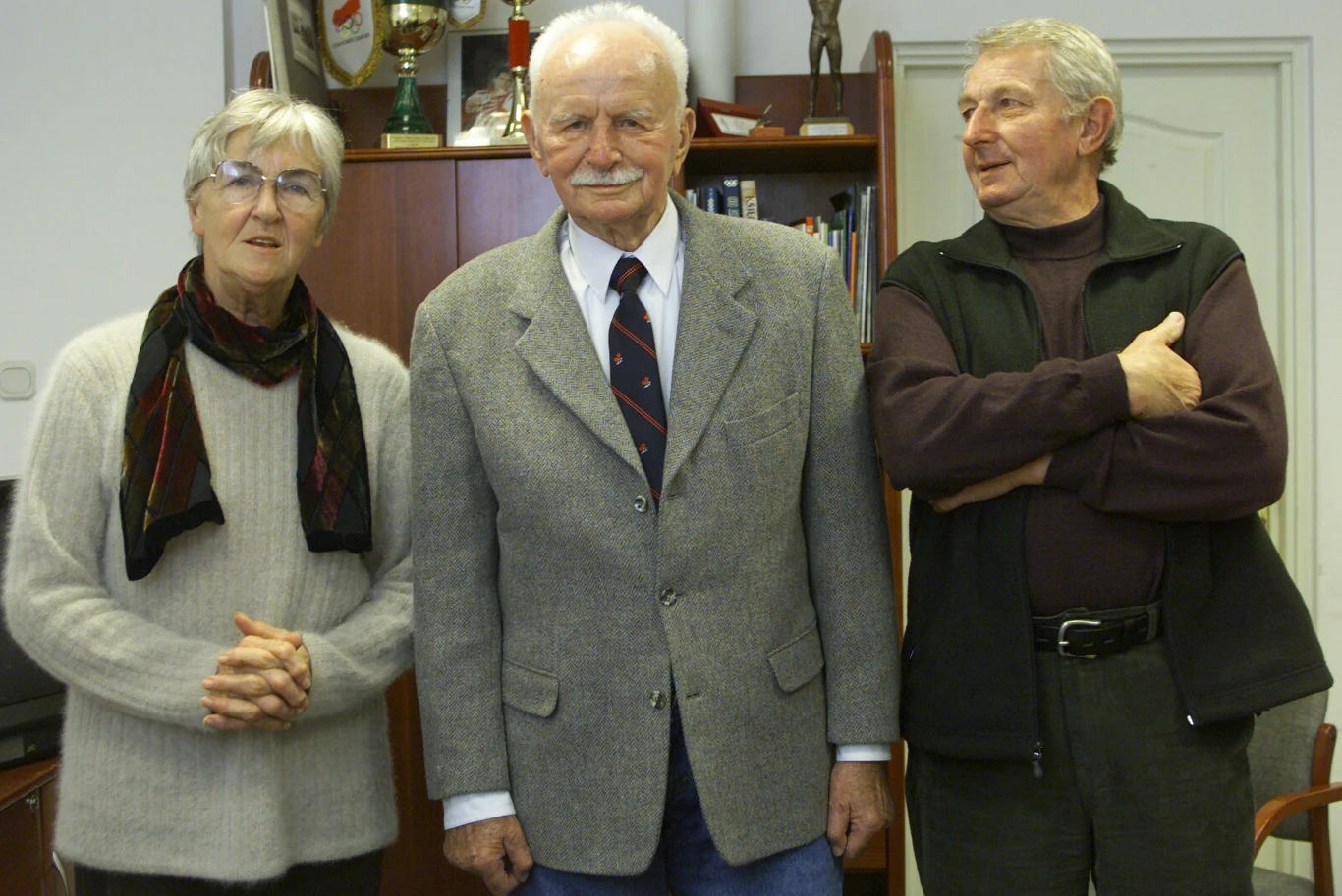 Elżbieta Krzesińska, trener Jan Mulak i Andrzej Krzesiński