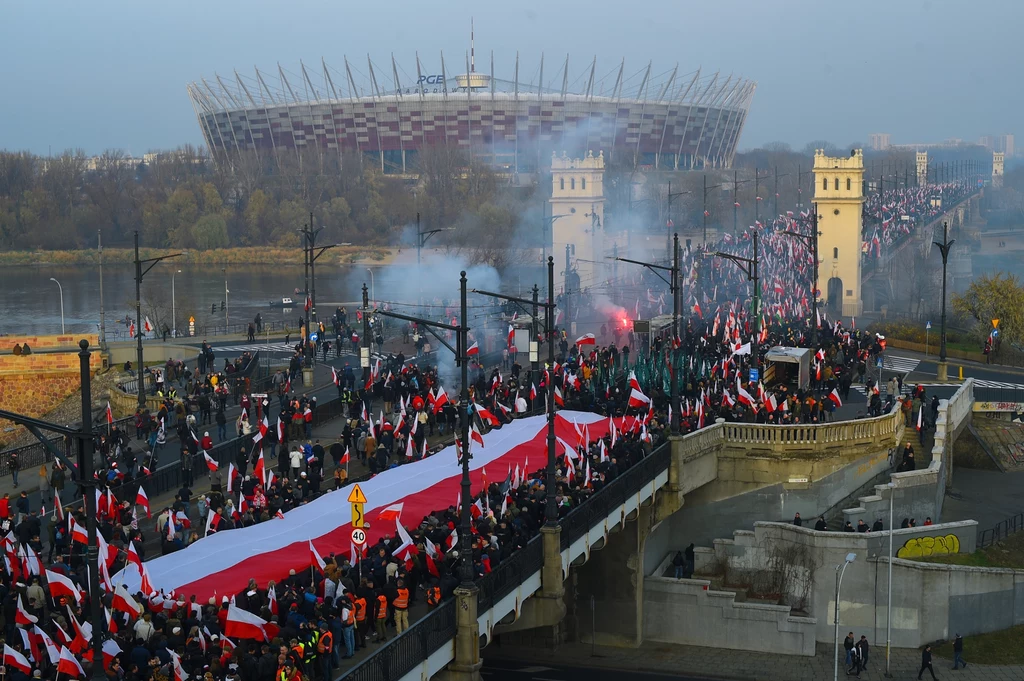 Marsz Niepodległości przechodzący przez Warszawę 