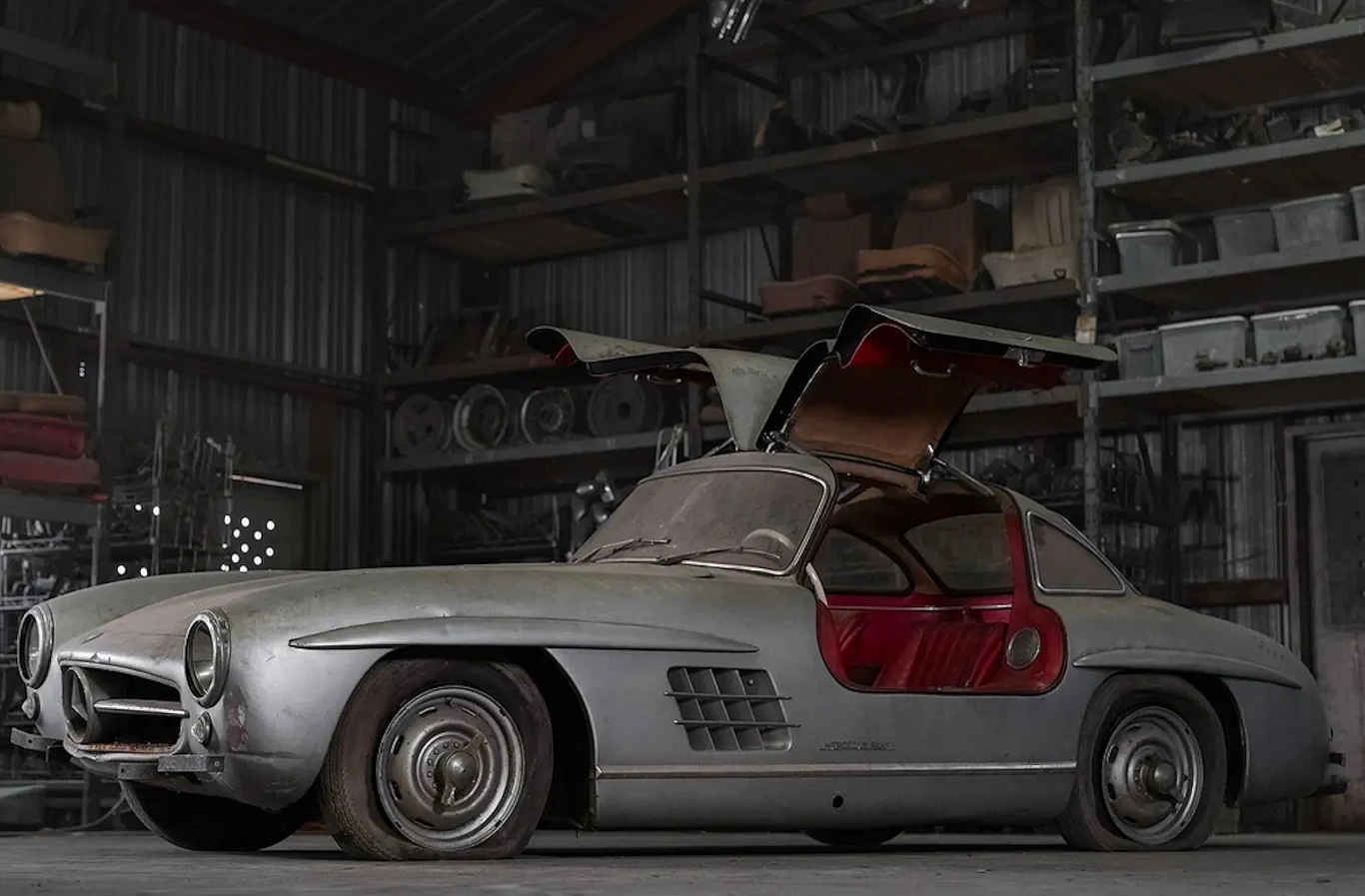 Ten Mercedes 300 SL znalazł nowego właściciela za ponad 9,3 mln dolarów. W 1976 roku Rudi Klein kupił auto za 30 tys. dolarów / RM Sotheby's Patrick Ernzen Ten Mercedes 300 SL znalazł nowego właściciela za ponad 9,3 mln dolarów. W 1976 roku Rudi Klein kupił auto za 30 tys. dolarów / RM Sotheby's Patrick Ernzen