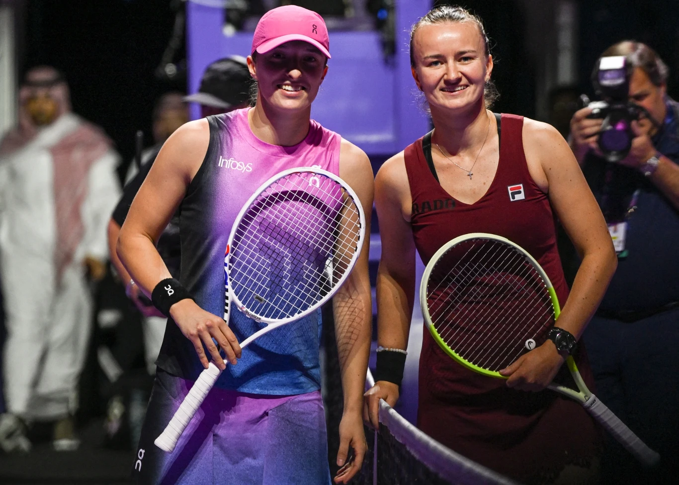 Iga Świątek i Barbora Krejcikova zagrały ze sobą w pierwszej kolejce WTA Finals 2024 Iga Świątek i Barbora Krejcikova zagrały ze sobą w pierwszej kolejce WTA Finals 2024