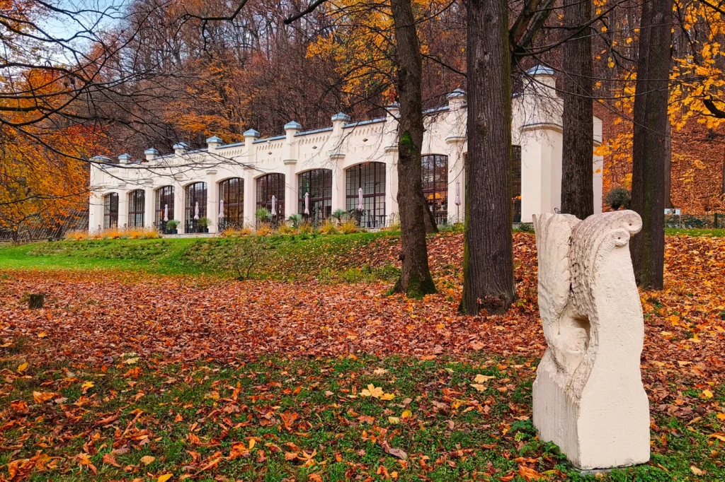 Oranżeria w zespole pałacowo-parkowym