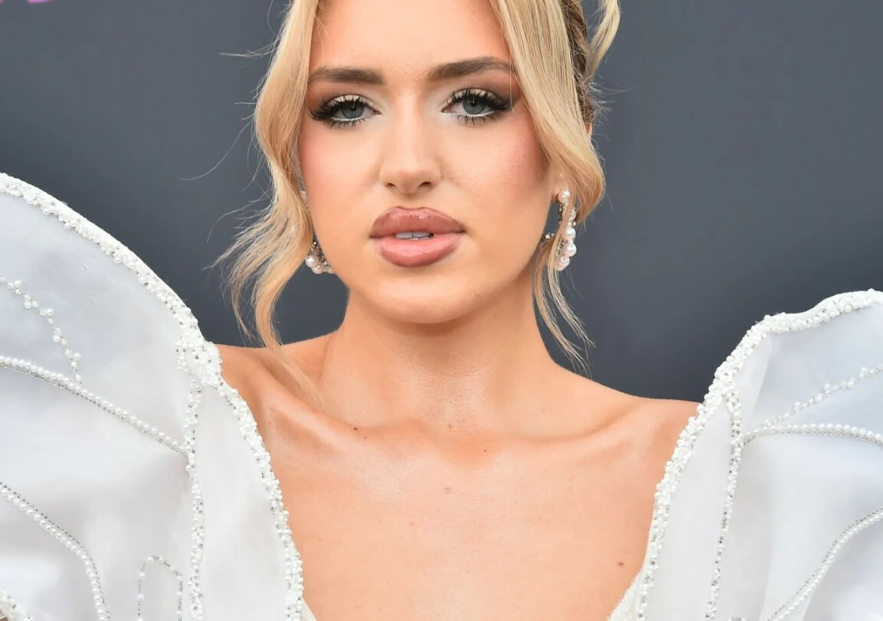 Caroline Derpieński Caroline Derpieński