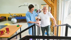 Ile wynosi zasiłek rehabilitacyjny? Jak długo przysługuje?