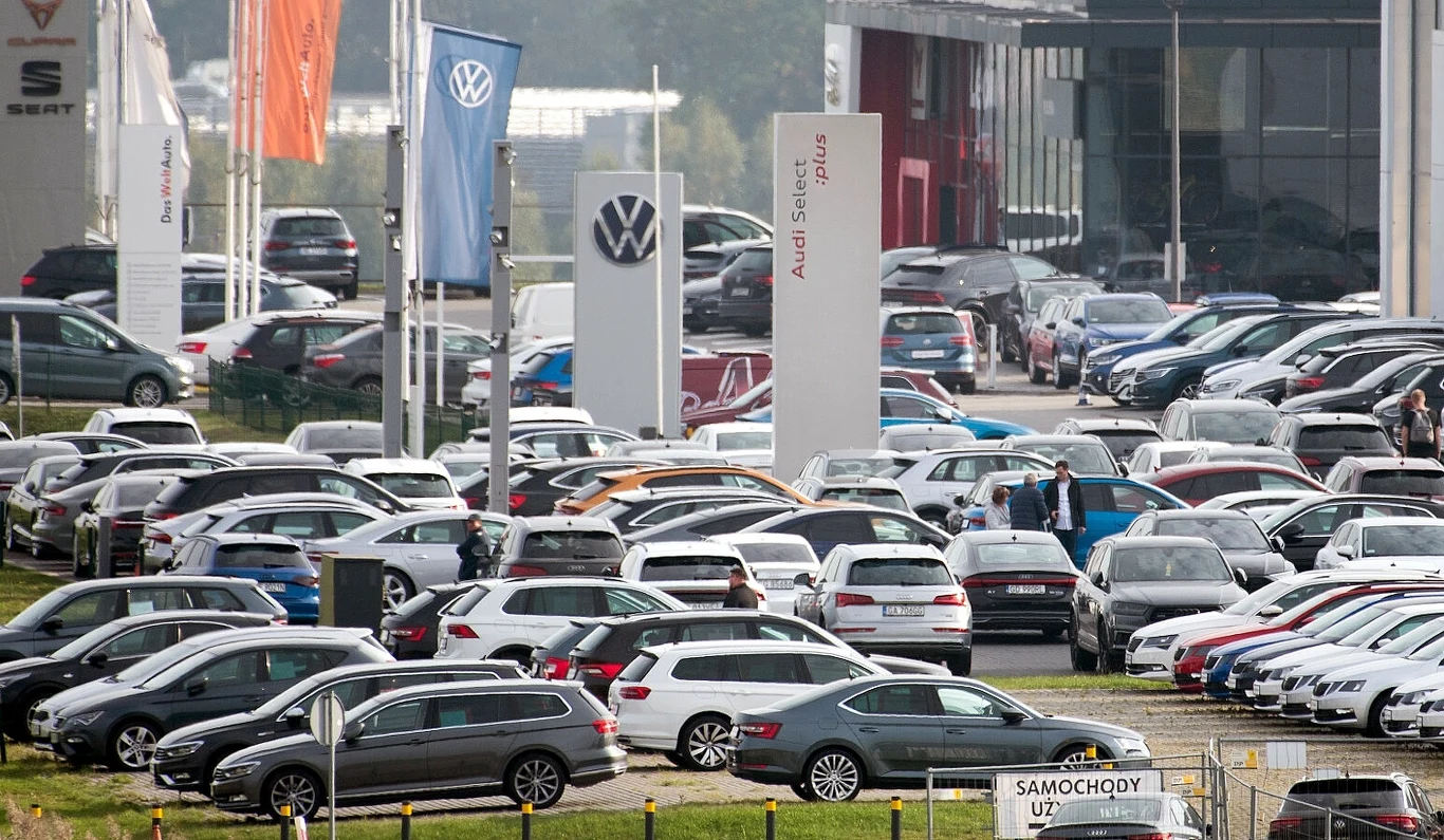 W salonach duży ruch. Polacy wystraszyli się podwyżek cen nowych aut W salonach duży ruch. Polacy wystraszyli się podwyżek cen nowych aut