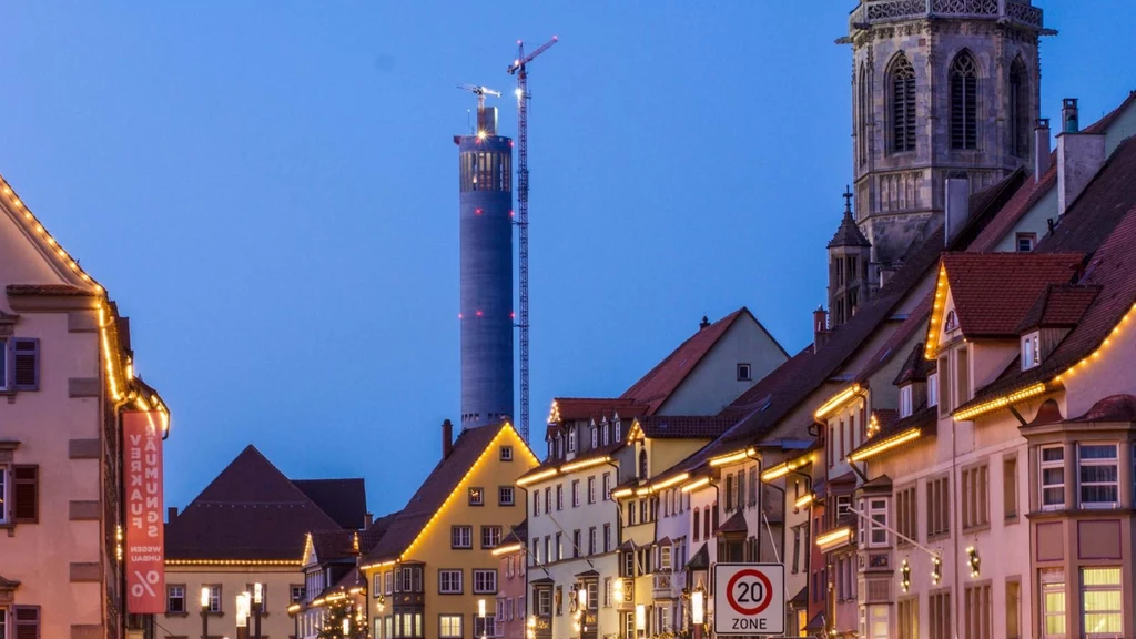 TK Elevator Testturm widziana ze starego miasta Rottweil