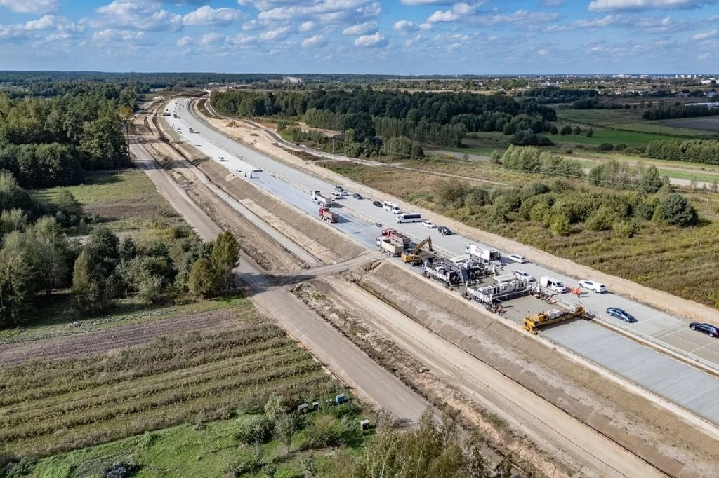 Autostrada A2 na odcinku Siedlce Południe - Malinowiec będzie wyposażona w niskoemisyjną nawierzchnię. Tym samym będzie to pierwsza tego typu trasa w Polsce.