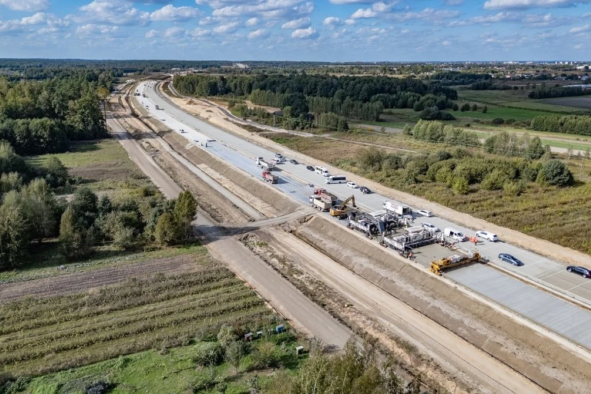 Autostrada A2 na odcinku Siedlce Południe - Malinowiec będzie wyposażona w niskoemisyjną nawierzchnię. Tym samym będzie to pierwsza tego typu trasa w Polsce. Autostrada A2 na odcinku Siedlce Południe - Malinowiec będzie wyposażona w niskoemisyjną nawierzchnię. Tym samym będzie to pierwsza tego typu trasa w Polsce.