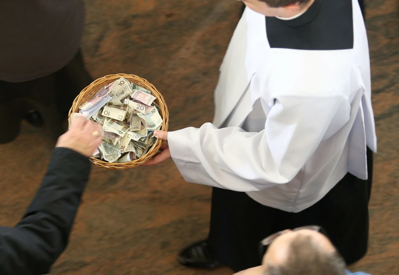 Podatek od wiary? Petycja już w Senacie, pomysłodawca chce, by oddawać 8 proc. z pensji dla Kościoła (zdj. ilustracyjne) Podatek od wiary? Petycja już w Senacie, pomysłodawca chce, by oddawać 8 proc. z pensji dla Kościoła (zdj. ilustracyjne)