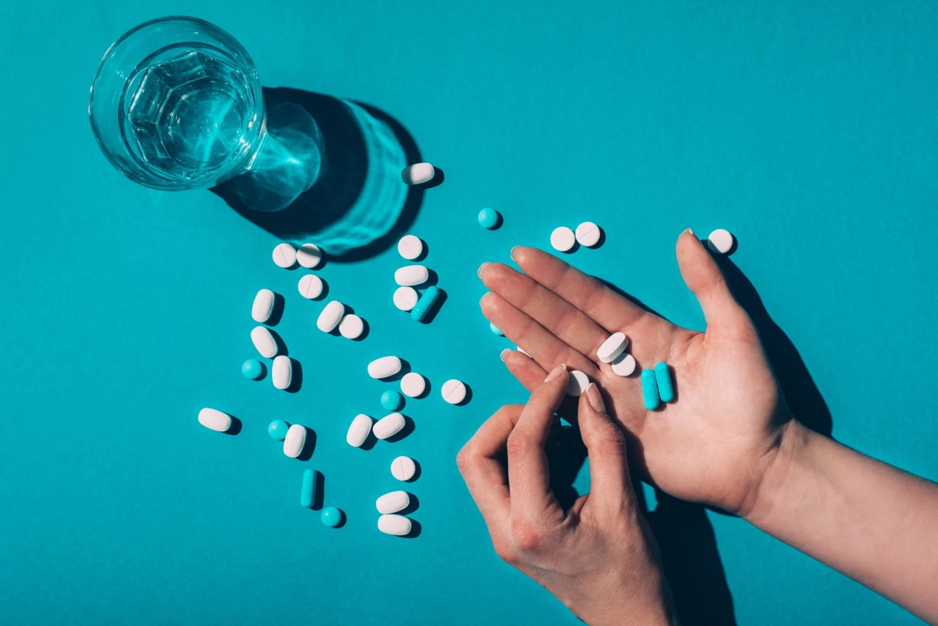 Skutki farmaceutycznego zanieczyszczenia środowiska nie są ograniczone do pojedynczych substancji. Leki w środowisku rzadko występują osobno – częściej tworzą złożone mieszanki, których łączny efekt toksyczny bywa trudny do przewidzenia. Skutki farmaceutycznego zanieczyszczenia środowiska nie są ograniczone do pojedynczych substancji. Leki w środowisku rzadko występują osobno – częściej tworzą złożone mieszanki, których łączny efekt toksyczny bywa trudny do przewidzenia.