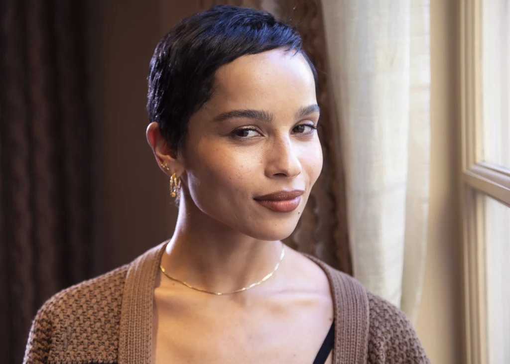 Zoë Kravitz w pixie cut