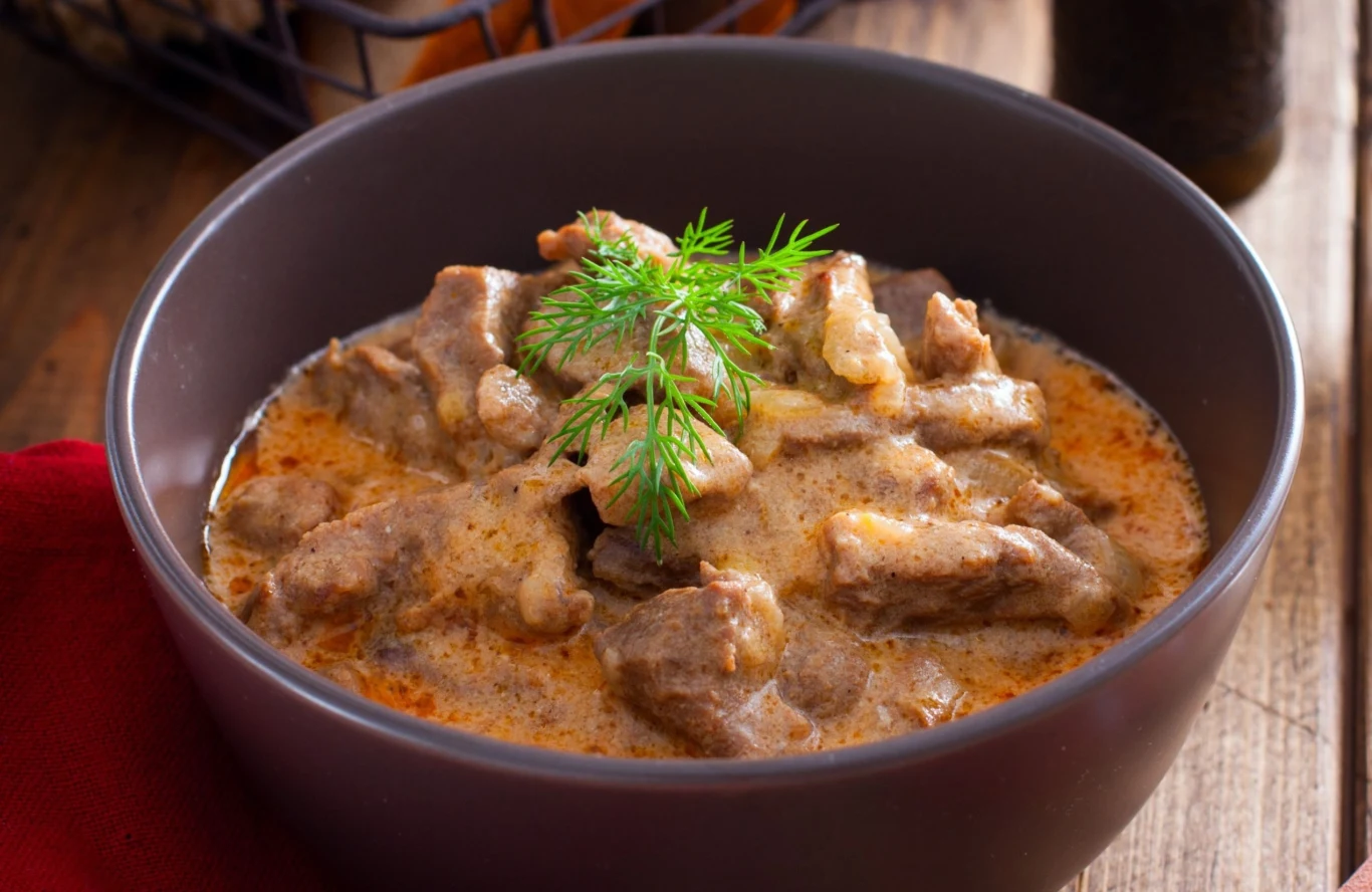 Gęsta zupa forszmak pełna mięsa to idealny obiad na jesienne dni Gęsta zupa forszmak pełna mięsa to idealny obiad na jesienne dni