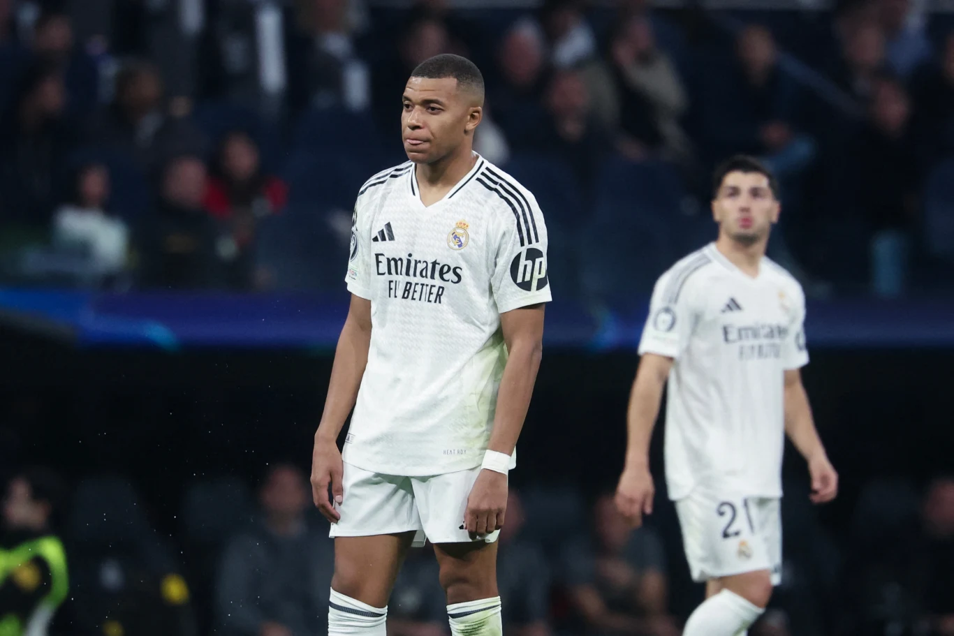Kylian Mbappe podjął niespodziewaną decyzję Kylian Mbappe podjął niespodziewaną decyzję