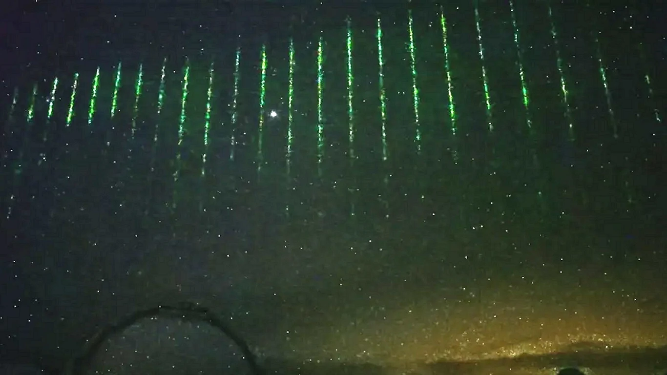 Na niebie ponad Hawajami pojawiły się dziwne zielone światła Na niebie ponad Hawajami pojawiły się dziwne zielone światła