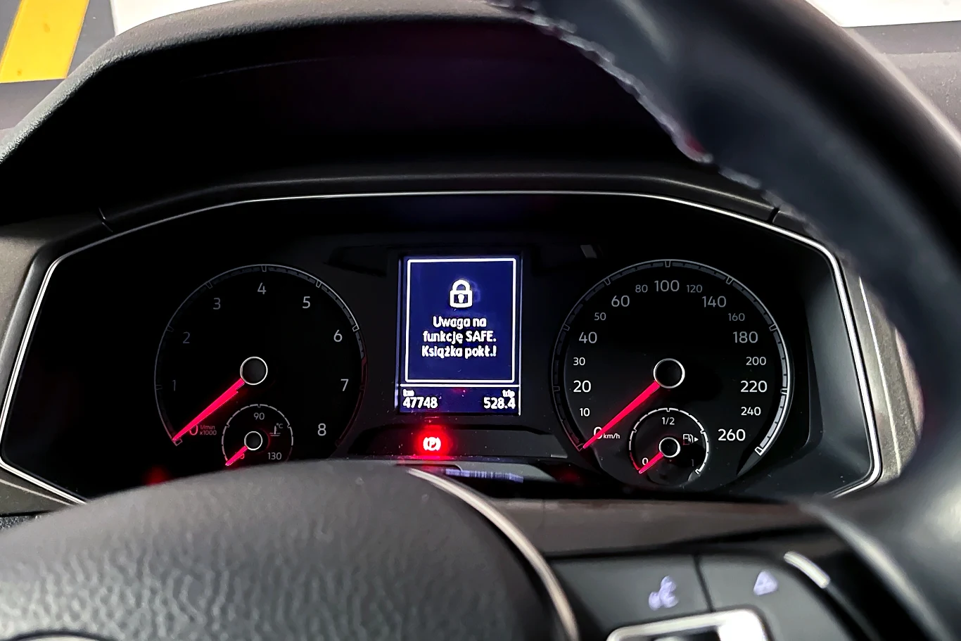 Co to jest funkcja Safe w samochodzie?