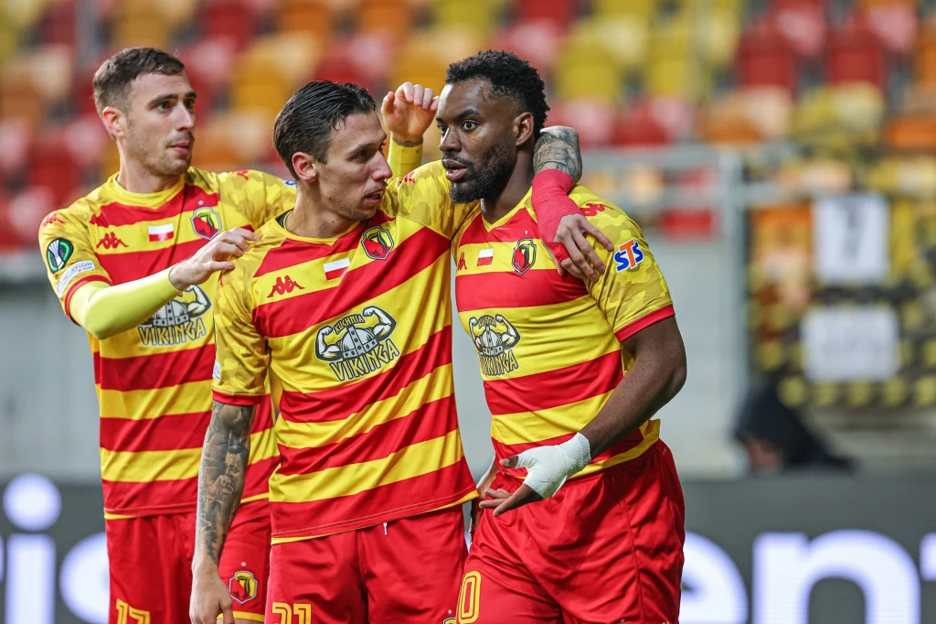 Po bramce Afimico Pululu (pierwszy z prawej) mistrzowie Polscy prowadzili już po kilku minutach Po bramce Afimico Pululu (pierwszy z prawej) mistrzowie Polscy prowadzili już po kilku minutach