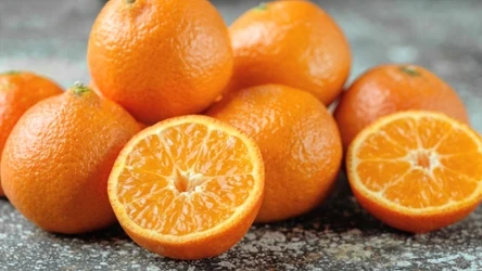 Mandarynki to skarbnica witaminy C. W 100 g jest jej aż 32 proc. zalecanej dziennej dawki